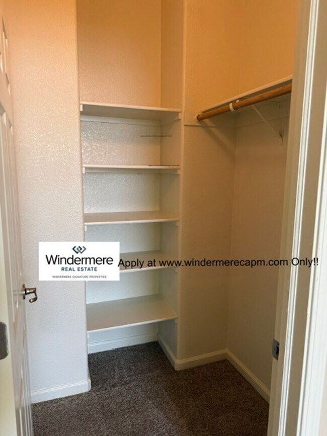 Building Photo - Gorgeous Turn Key Corner Condo In The Heart Of Natomas!