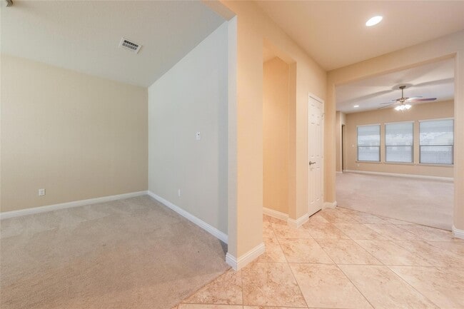 Building Photo - 1920 Mary Ella Dr