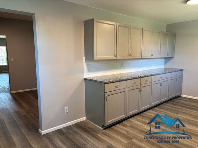 Building Photo - For Rent - 5 Bedroom/ 2 Bathroom in Santa Rita