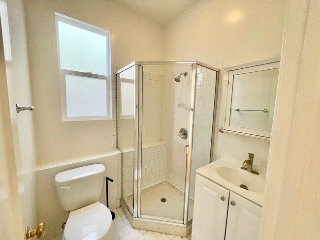 Building Photo - 2624 Sutter St