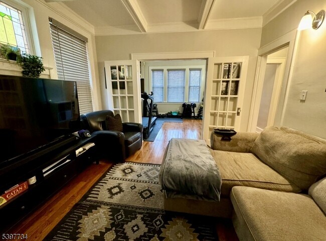 Building Photo - 10 Willowdale Ave