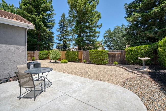 Building Photo - 15300 Medella Cir