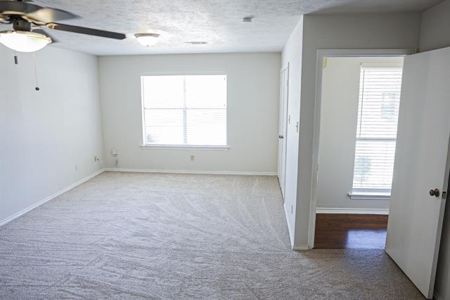 Building Photo - 1302 Crescent St