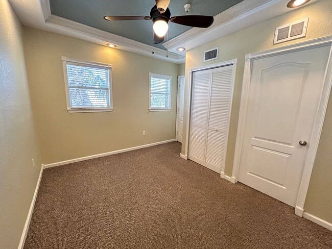 Building Photo - 1 bedroom 1 bath In the Heart of Downtown!
