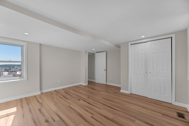 Building Photo - 121 N Patterson Park Ave