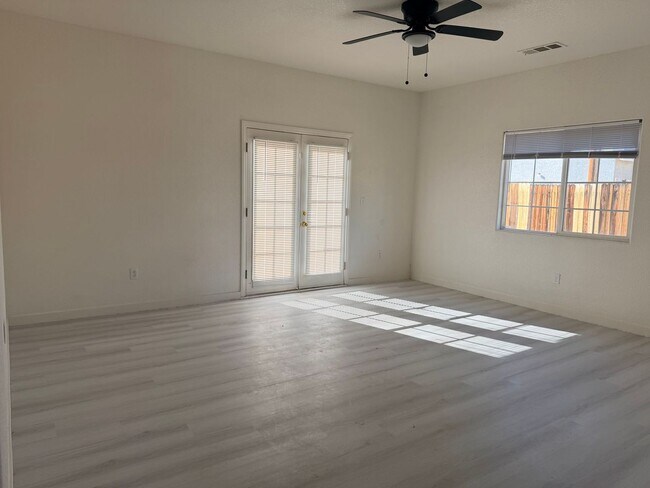 Building Photo - Spacious 3-Bedroom Home With RV Parking       MOVE IN SPECIAL!