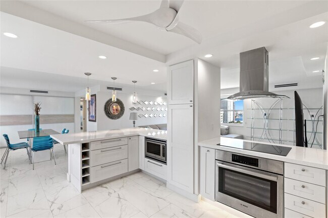 Building Photo - 121 Golden Isles Dr