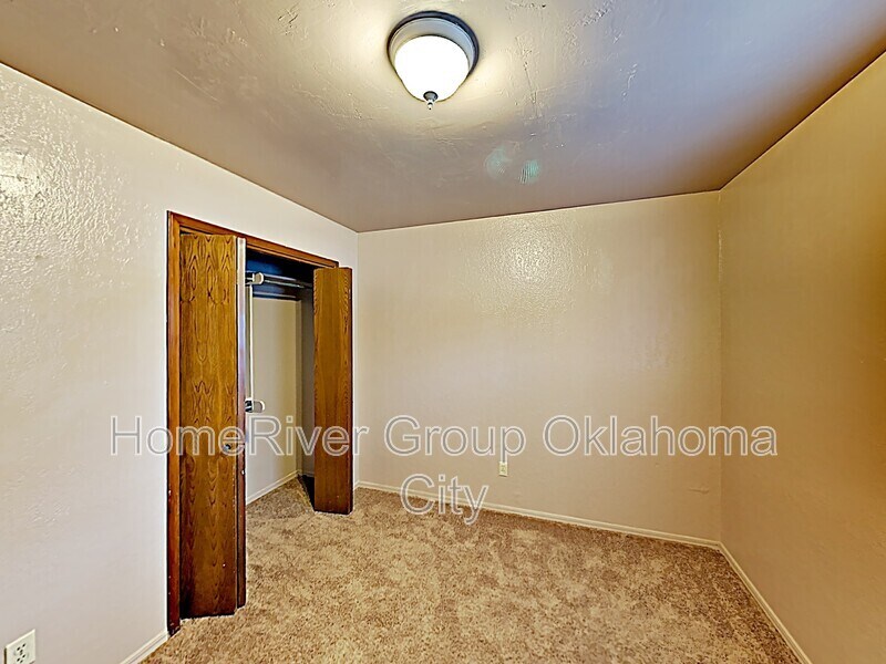 Building Photo - 1036 W Windsor Way