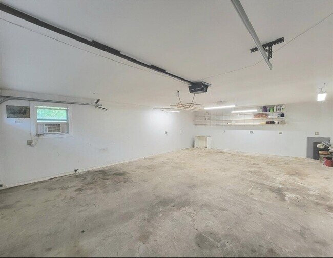 Building Photo - 11 Whittier Dr