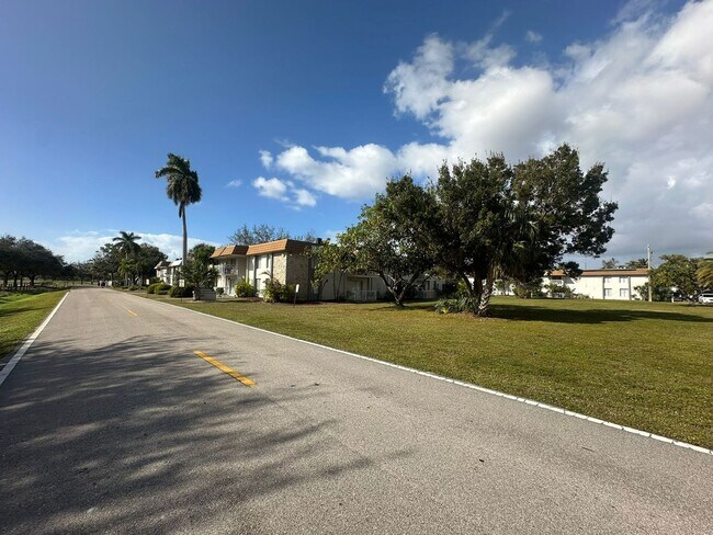 Building Photo - FAST APPROVAL !  1 bed 1 bath at green tee...