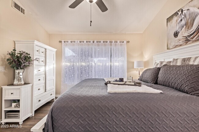 Building Photo - 10853 W Manzanita Dr