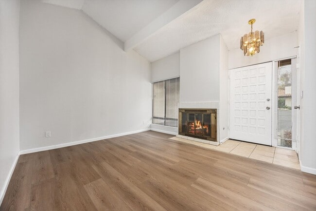 Building Photo - Beautiful 2-Bedroom Condo in Bakersfield, CA