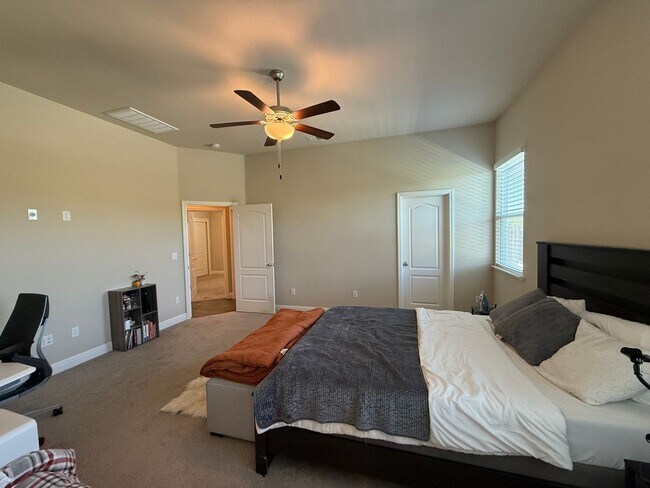 Building Photo - Upgraded single story home in Manteca!