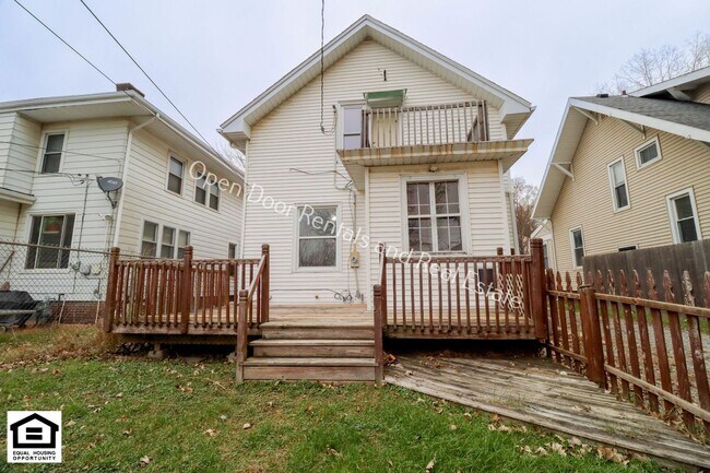 Building Photo - $300.00 off first months rent!! Now availa...