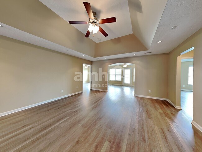 Building Photo - 1075 Savannah Ave