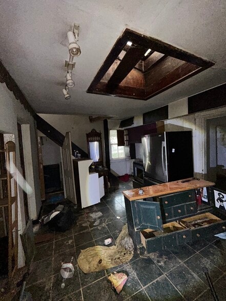 Building Photo - 351 Lagro Ave