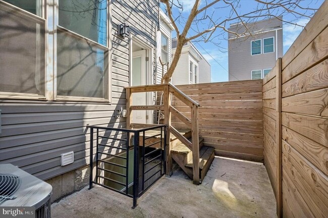 Building Photo - 3958 Mt Vernon St