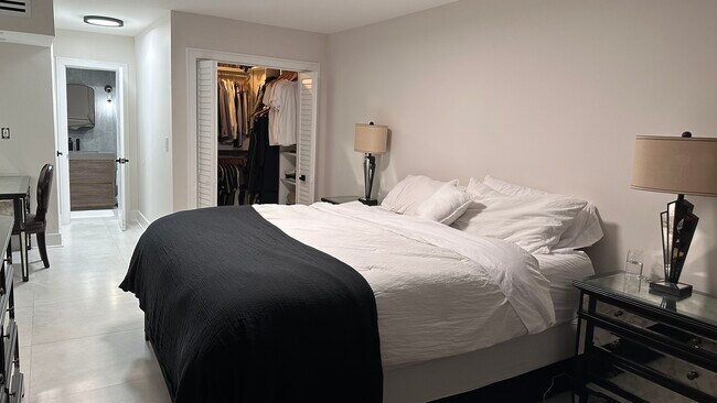 Building Photo - 2030 S Ocean Dr