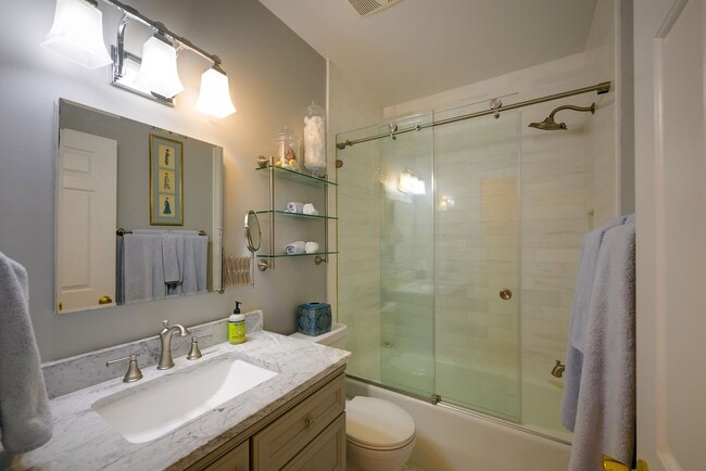 Building Photo - Turnkey Furnished 1 Bed Steps from the U.S. Capitol
