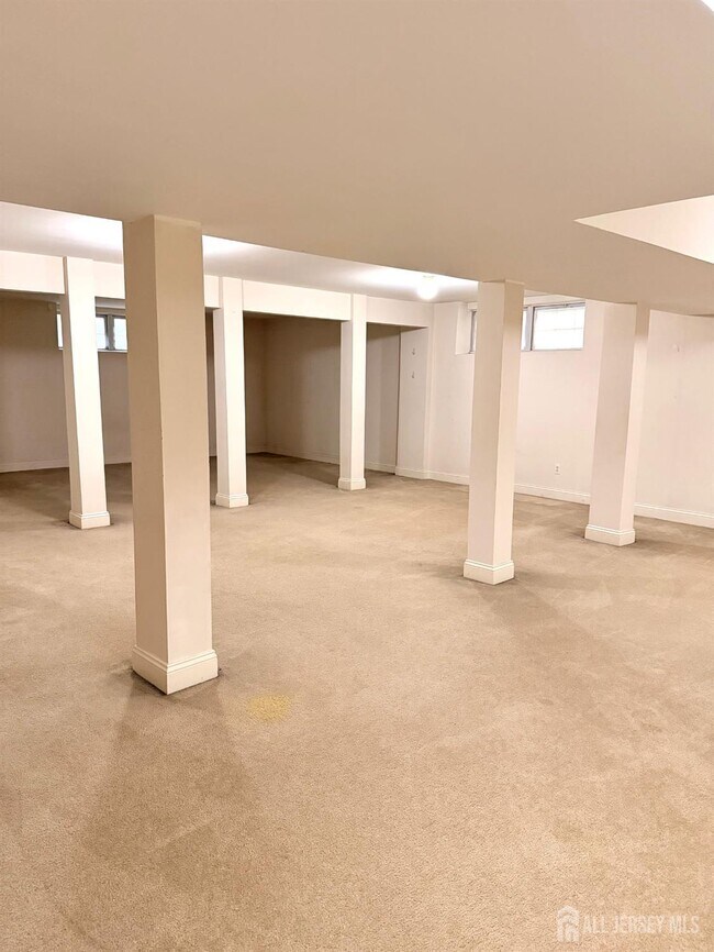 Building Photo - 616 Middlesex Ave