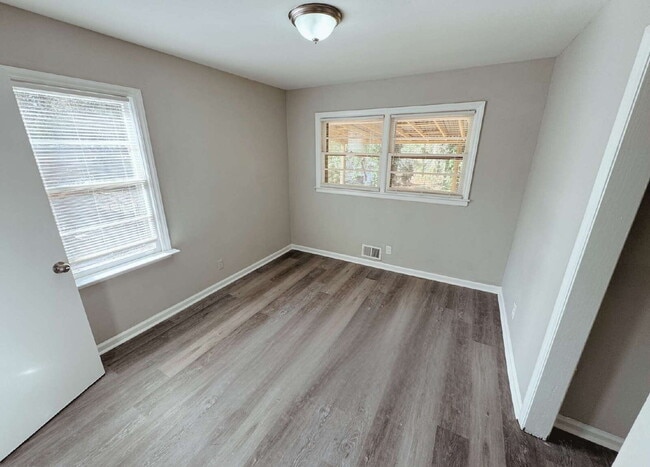 Building Photo - 2609 County Line Rd SW