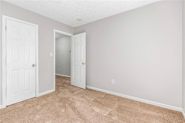 Building Photo - 588 Elle's Wy