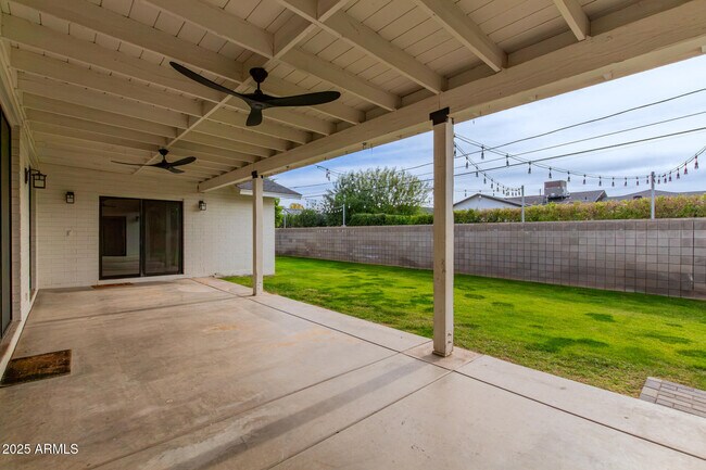 Building Photo - 5001 E Mitchell Dr