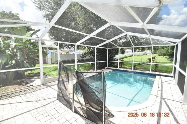 Building Photo - 38927 Carr Dr