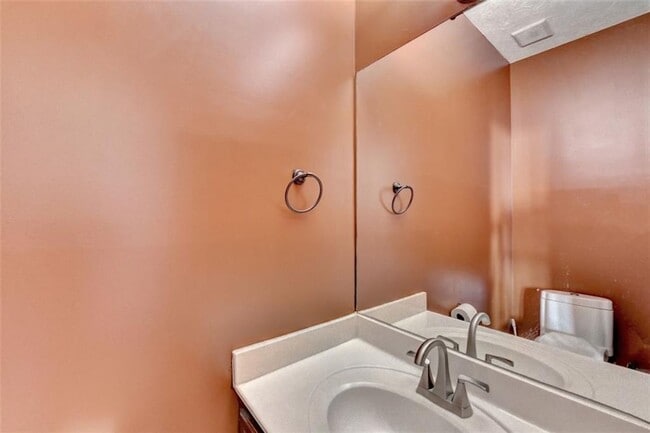 Building Photo - 702 Ashley Glen Ln