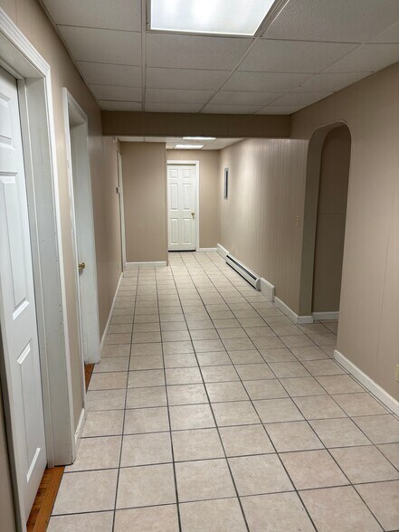 Building Photo - 590 Goebel St