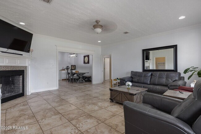Building Photo - 116 Alexis Dr