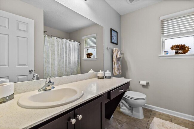 Building Photo - Spacious Home in Prime Location!
