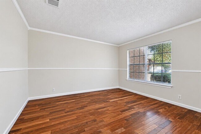 Building Photo - 2616 Oakwood Glen Dr