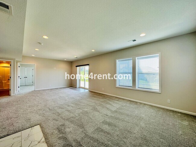 Building Photo - Exceptional Olathe Home in the Cedar Creek Subdivision w/ Wood Floors and a Finished Basment!
