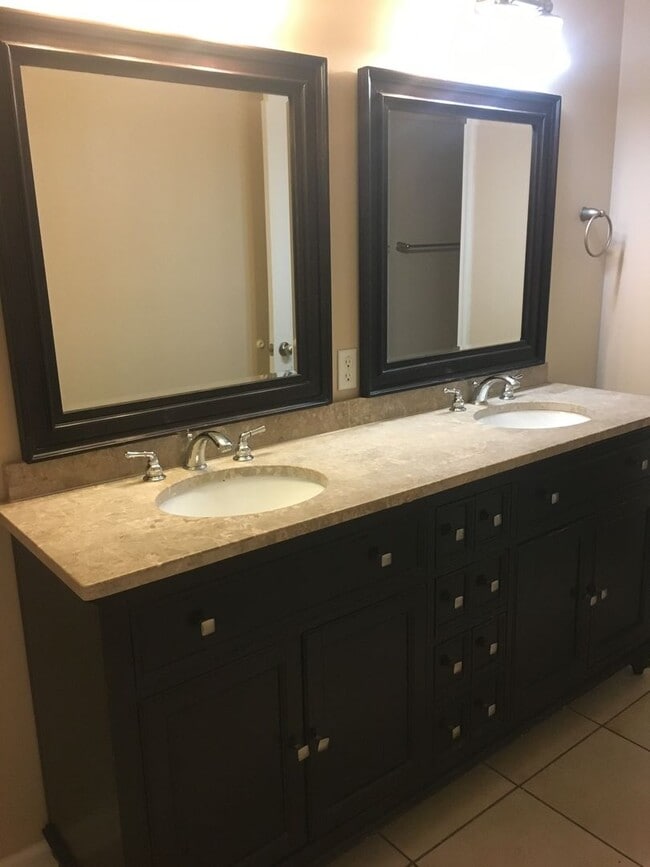 Building Photo - Fairfield Estates -