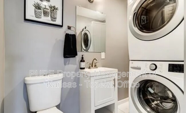 Building Photo - 2937 The Paseo