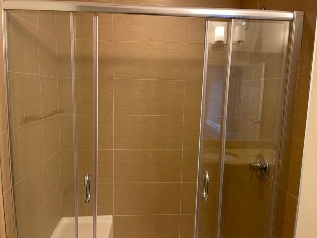 Building Photo - 728 N Diamond Lake Rd