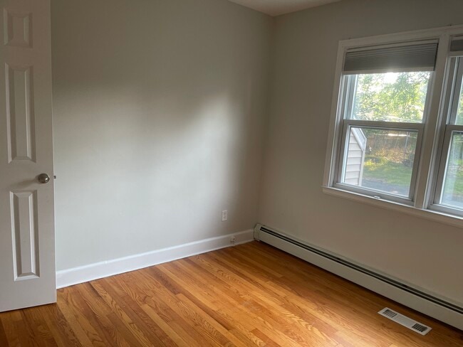 First floor room 1 - 65 Washington Rd