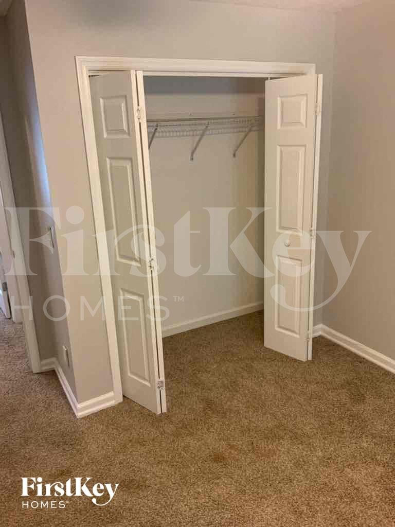 Building Photo - 1675 Pilgrim Way