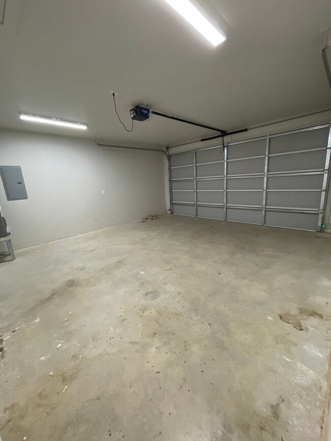 Building Photo - Cozy 3 bed, 2 bath close to Choctaw Casino