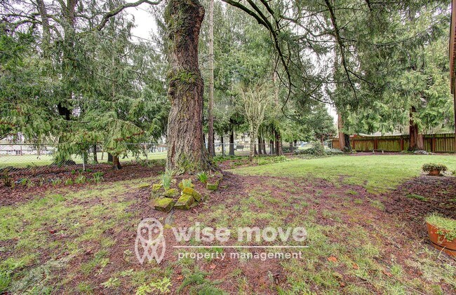 Building Photo - Mid-Mod on Missoula- Big Backyard!