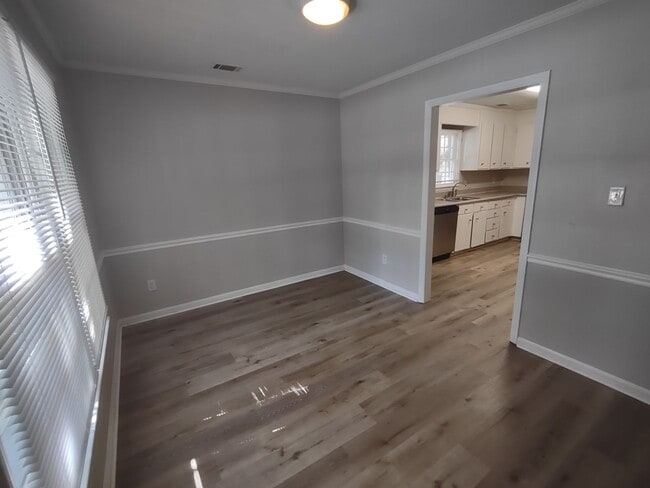 Building Photo - Pristine Duplex Home Located in the Lincol...