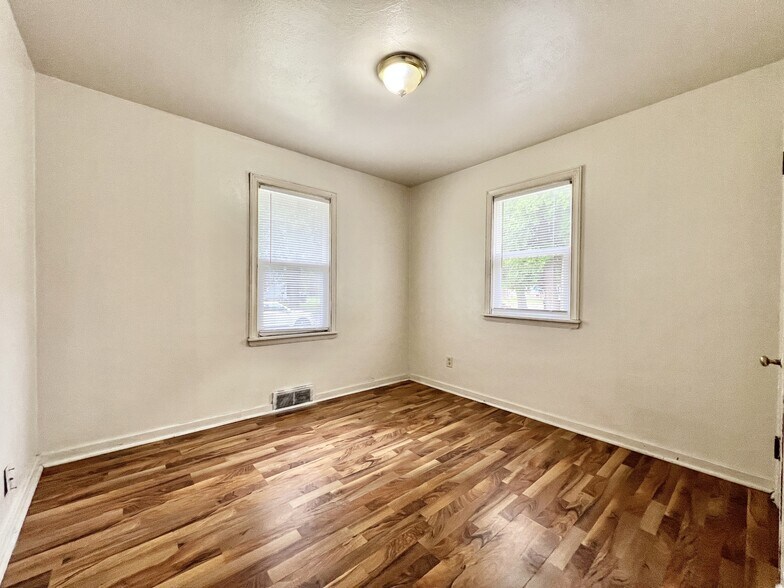 Building Photo - 924 Copeland Ave