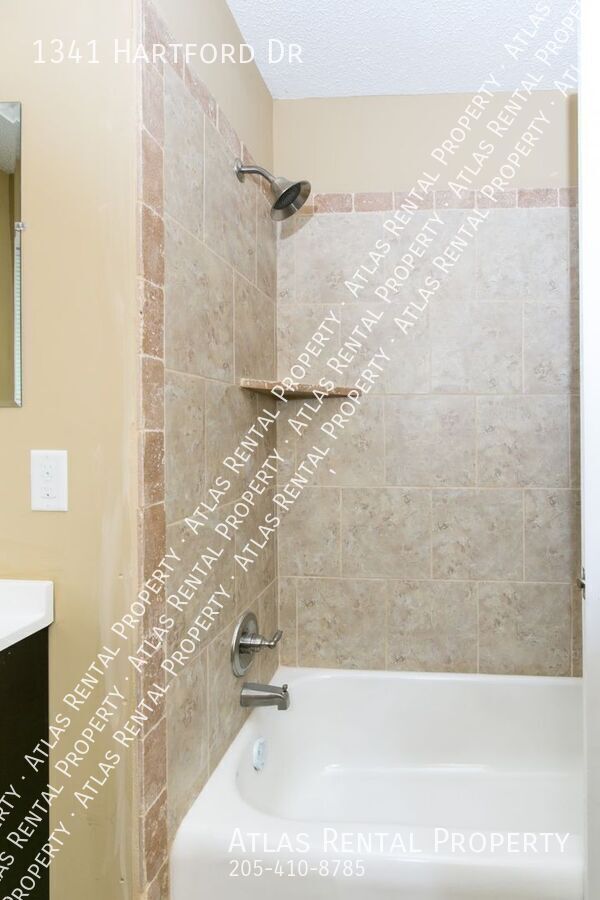 Building Photo - 1341 Hartford Dr