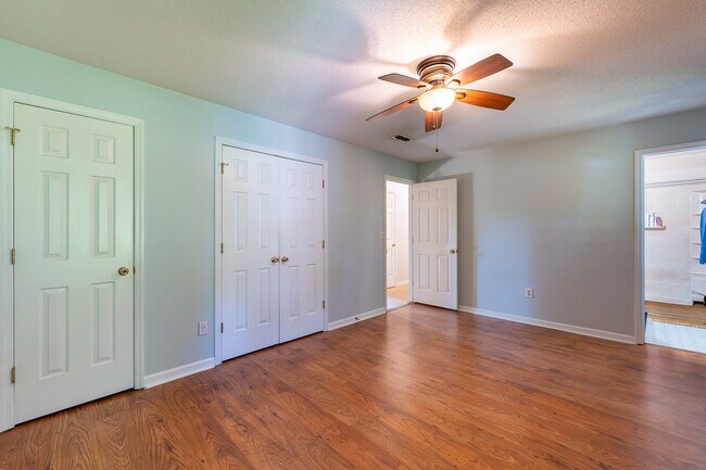 Building Photo - 4682 Red Leaf Way