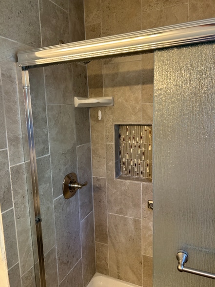 Building Photo - 137 Hardy Ave