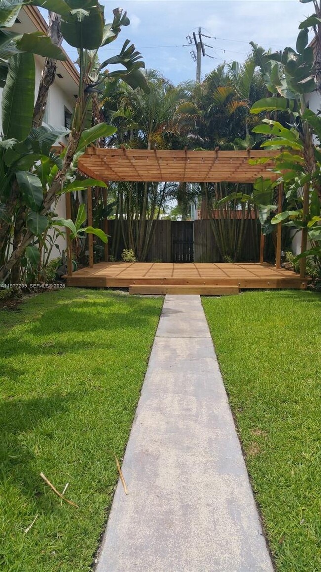 Building Photo - 7400 NE 6th Ct