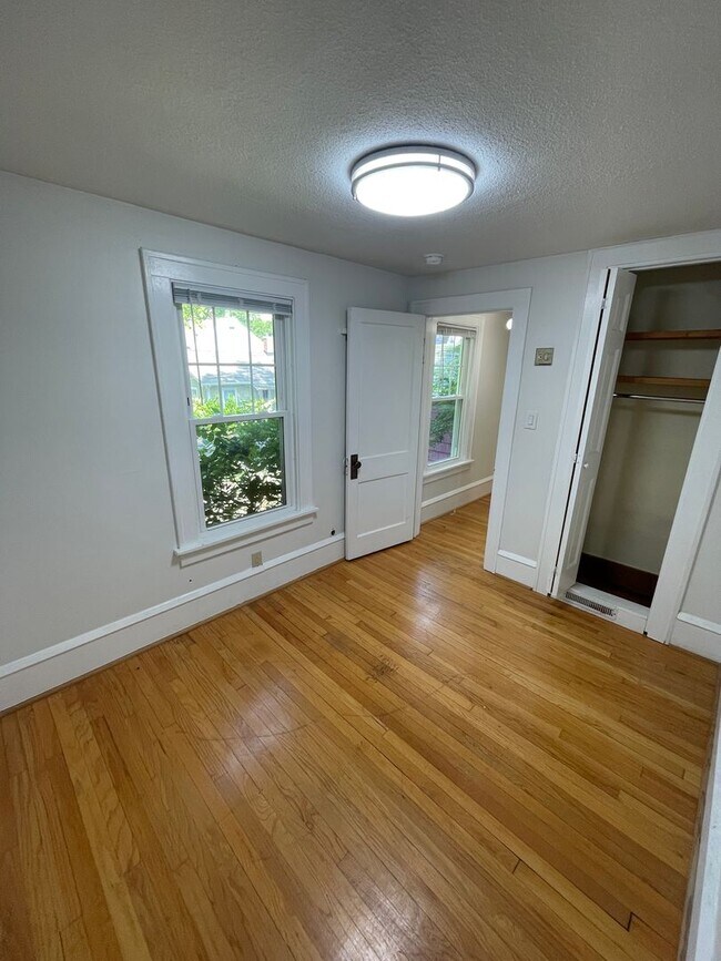 Building Photo - 1404 E Park Pl