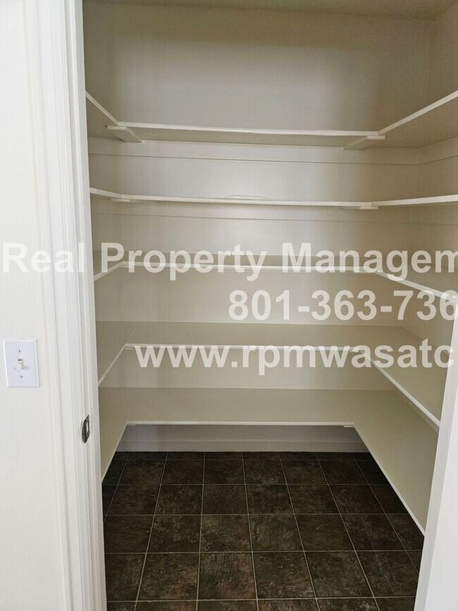 Building Photo - 4120 Juniper Hills Dr