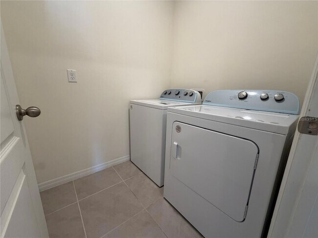 Building Photo - 4657 Bernard Blvd